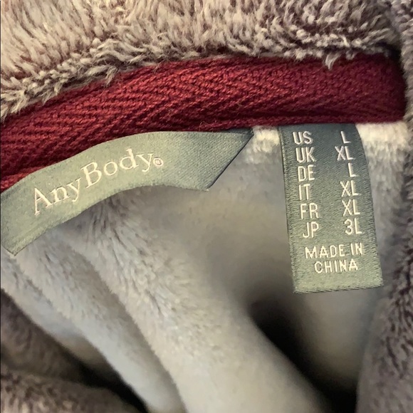 Women’s split collard Sherpa like sweatshirt - Picture 7 of 8